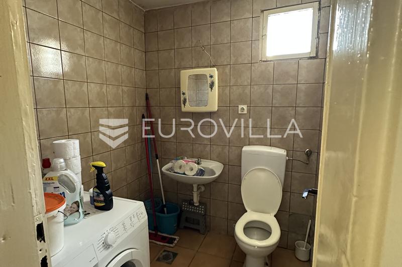 VUKOVAR, SAJMISTE - CASA CON GRANDE TERRENO DI 674 m² - 8