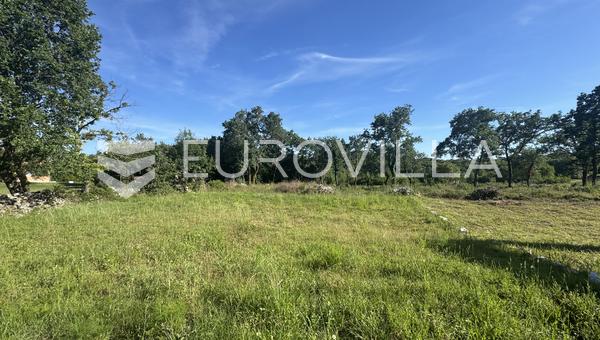 Istra, Sošići, građevinsko zemljište 1190 m² s dodatnim poljoprivrednim zemljištem 4666 m²