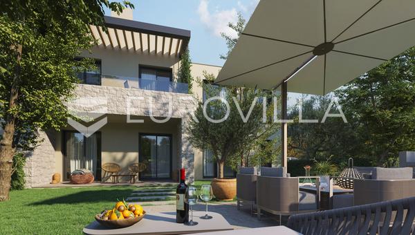 Istra, Poreč, odlična prilika, stan s vrtom i dvije spavaće sobe