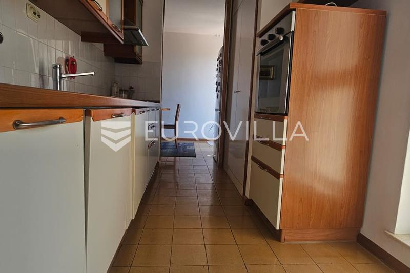 Split, Znjan 99,8 m²'lik konforlu daire, güney cepheli ve deniz manzaralı - 9