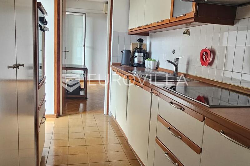 Split, Znjan 99,8 m²'lik konforlu daire, güney cepheli ve deniz manzaralı - 8