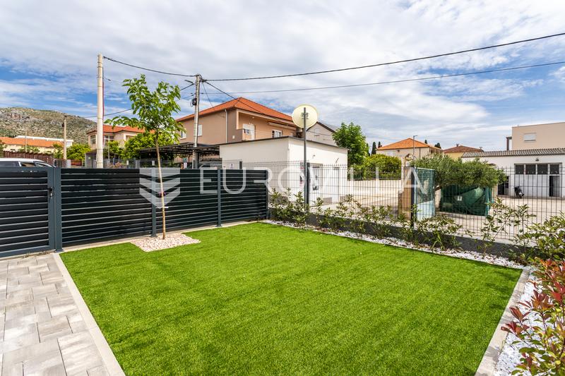 Trogir, apartament na parterze z ogrodem i dwoma miejscami parkingowymi - pierwsze wprowadzenie - 12
