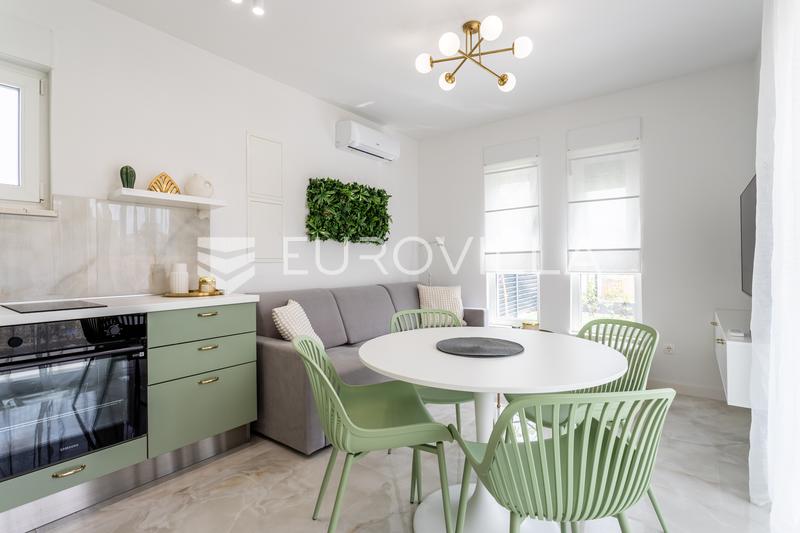 Trogir, apartament na parterze z ogrodem i dwoma miejscami parkingowymi - pierwsze wprowadzenie - 2