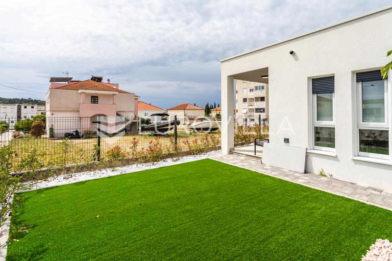 Trogir, apartament na parterze z ogrodem i dwoma miejscami parkingowymi - pierwsze wprowadzenie - 15