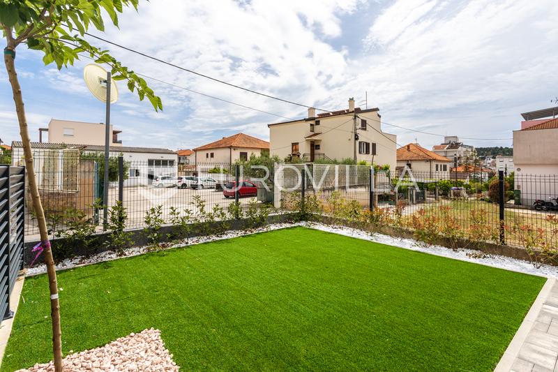 Trogir, apartament na parterze z ogrodem i dwoma miejscami parkingowymi - pierwsze wprowadzenie - 13