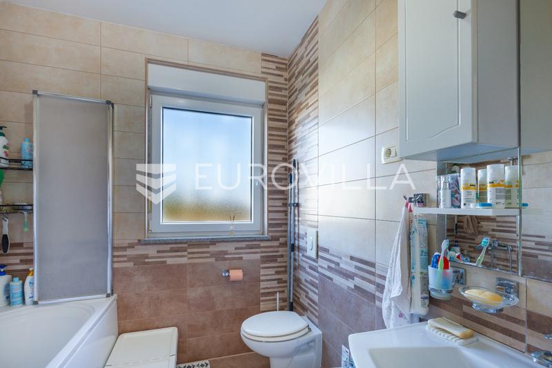 Pula, Moderan trosoban stan s apartmanom, vrtom i terasom, 136 m² - 14