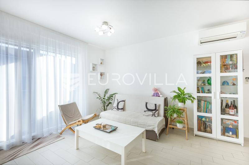 Pula, Moderan trosoban stan s apartmanom, vrtom i terasom, 136 m² - 5