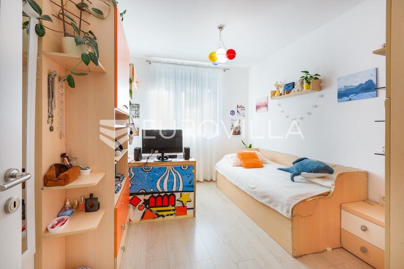 Pula, Moderan trosoban stan s apartmanom, vrtom i terasom, 136 m² - 12
