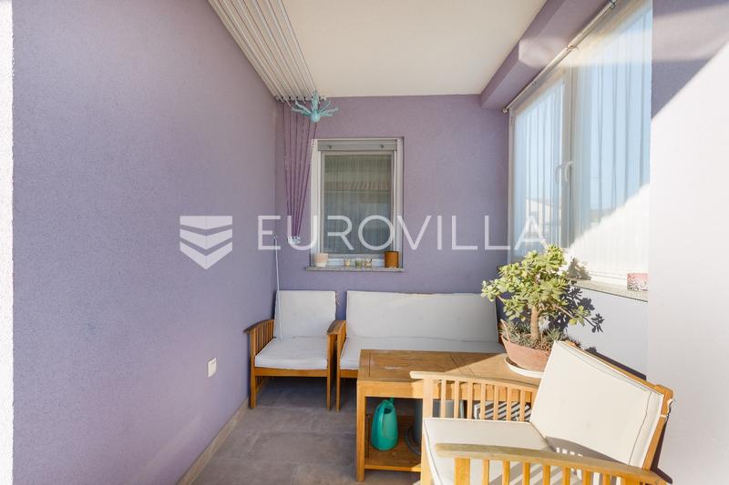 Pula, Moderan trosoban stan s apartmanom, vrtom i terasom, 136 m² - 10