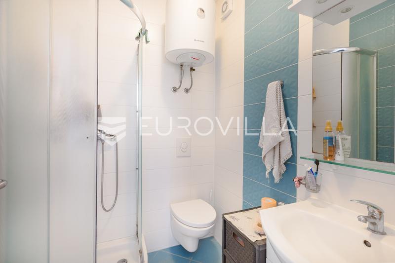 Pula, Moderan trosoban stan s apartmanom, vrtom i terasom, 136 m² - 16