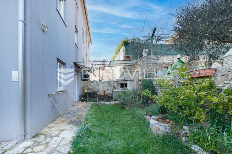 Pula, Moderan trosoban stan s apartmanom, vrtom i terasom, 136 m² - 17