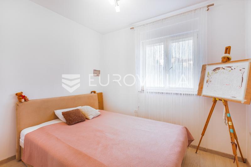 Pula, Moderan trosoban stan s apartmanom, vrtom i terasom, 136 m² - 13