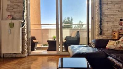 Rijeka, Gornja Vežica, uređen trosoban stan s lođom i pogledom