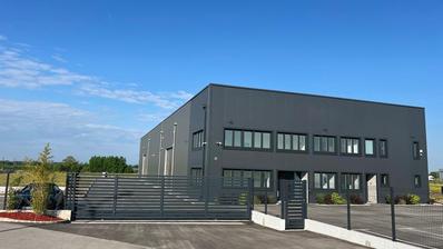 Ekonomická zóna, Pisarovina I., výrobní a skladovací hala 1126 m²