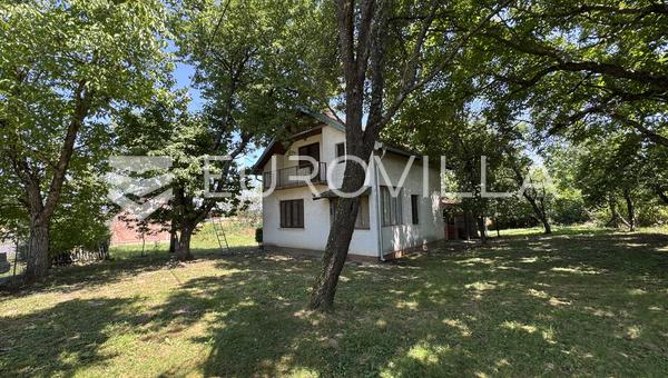 Casa de campo en Paucje de 95 m2 con gran potencial en una parcela de 2622 m2.