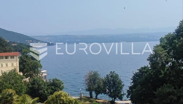 Lovran, egy 107 m²-es lakás a központban, 3 erkély tengerre néző kilátással