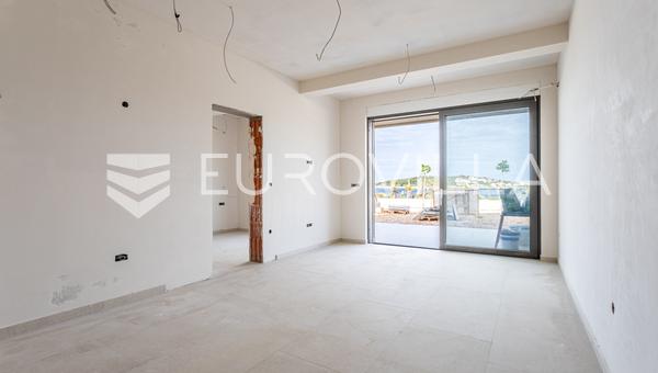 Sevid, egyszobás apartman a földszinten, első sorban a tengerhez, területe 47,56 m²