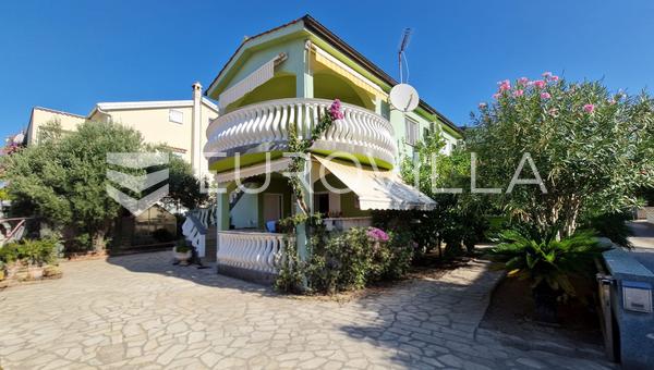 Vir - Dom z 3 Apartamentami, Widokiem na Morze i Śródziemnomorskim Ogrodem, zaledwie 60 m od Morza