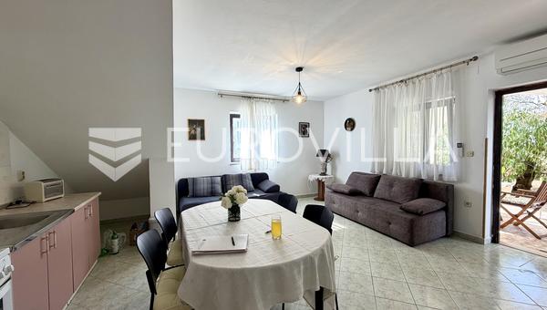 Istria, Pomer, appartamento al piano terra con giardino in affitto a lungo termine