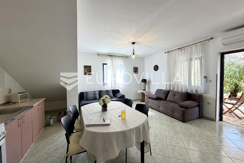 Istria, Pomer, ground-floor apartment with a garden for long-term rent - 1