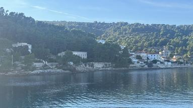 Šolta, a hotel for reconstruction, first row to the sea