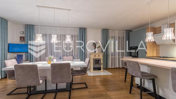 Strigova - Smukt familiehus med et etageareal på 120 m²