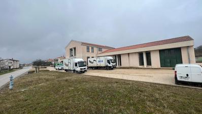 Istra, Kanfanar, poslovna zgrada 1723m2 s uredima i skladišnim halama