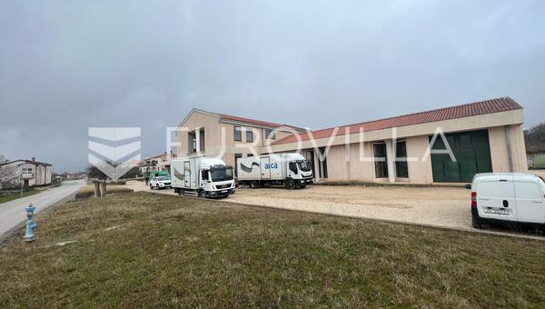 Istrien, Kanfanar, erhvervsbygning på 1.723 m² med kontorer og lagerhaller