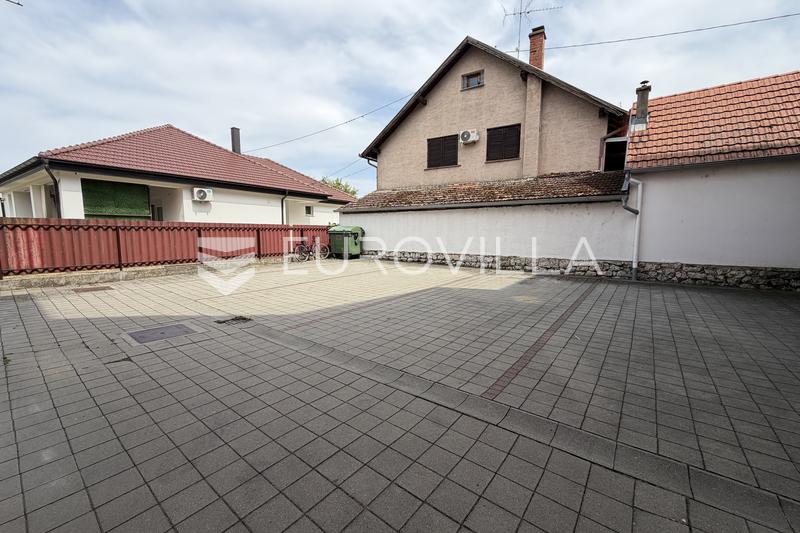 Đakovo, strogi Centar, vanjsko, nenatkriveno parkirno mjesto, 15 m² - 1