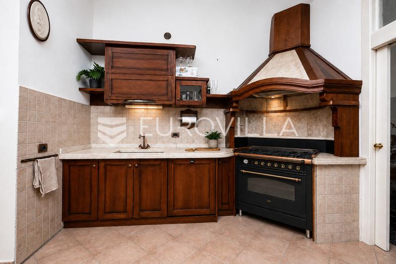 Opatija, Zentrum, Luxus-Penthouse von 220 m² mit Dachterrasse und zwei Parkplätzen - 4