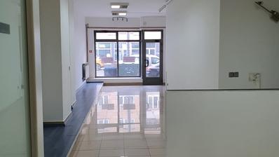 Zagreb, Tresnjevka, Ozaljska caddesi, çekici iki katlı cadde cepheli ticari mülk 110 m²