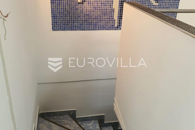 Zagabria, Tresnjevka, via Ozaljska, attraente immobile commerciale fronte strada su due livelli di 110 m² - 8