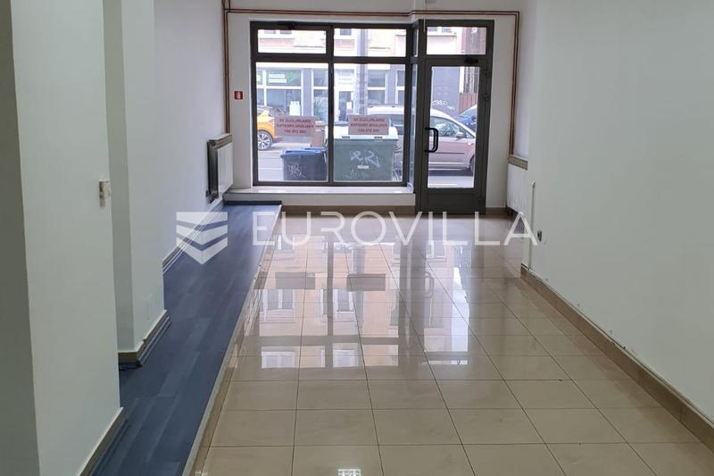 Zagabria, Tresnjevka, via Ozaljska, attraente immobile commerciale fronte strada su due livelli di 110 m² - 2