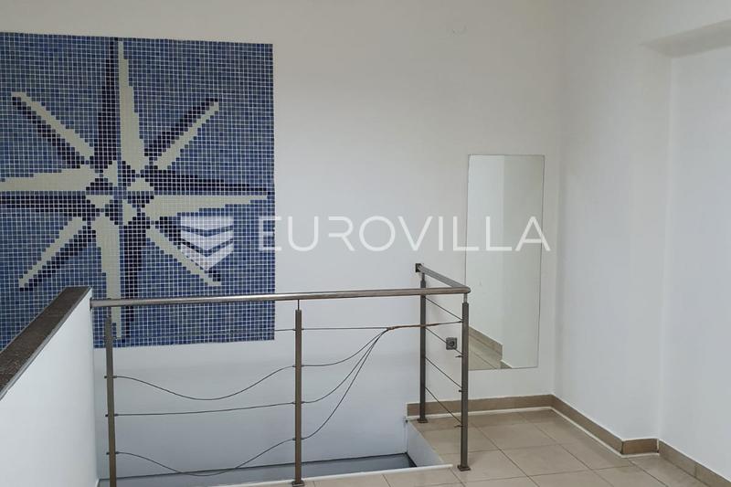 Zagabria, Tresnjevka, via Ozaljska, attraente immobile commerciale fronte strada su due livelli di 110 m² - 9