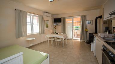 Rab, Barbat, two-room apartment with sea view, 200 m from the sea, 105 m²