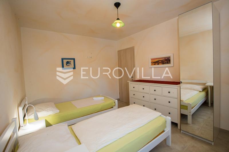 Rab, Barbat, deniz manzaralı iki odalı daire, denize 200 m, 105 m² - 9
