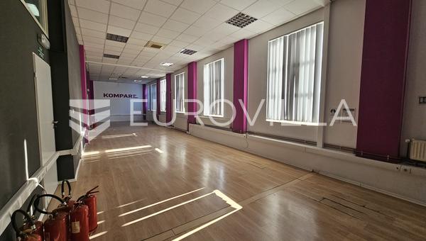 Osijek, Centro da cidade, espaço de escritório, 400 m², aluguel