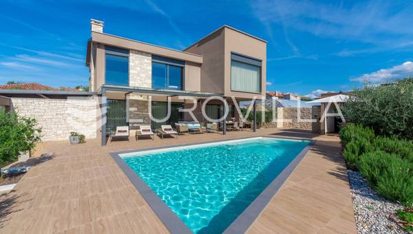 Isztria, Umag, Gyönyörű villa medencével, 156 m²