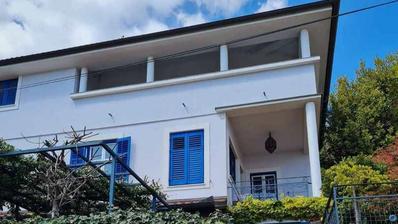 Opatija, Pobri, hiša z lepim urejenim vrtom in panoramskim pogledom na morje