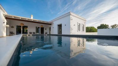 Zadar, Ninski stanovi'nde, sakin bir konumda yüzme havuzlu modern ev