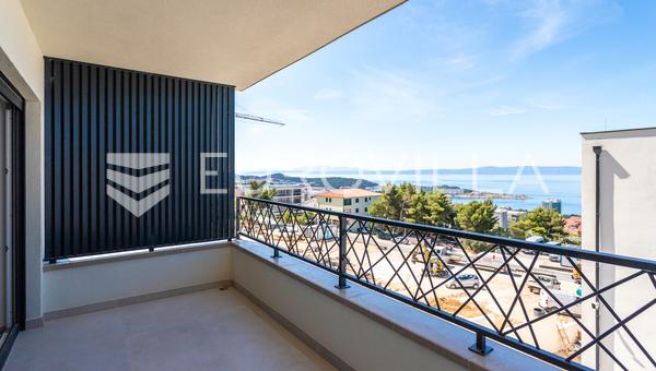Makarska, kétszobás lakás egy elkészült, új építésű társasház harmadik emeletén