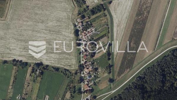 Osijek, Podravlje, vendemos terreno de 940 m².