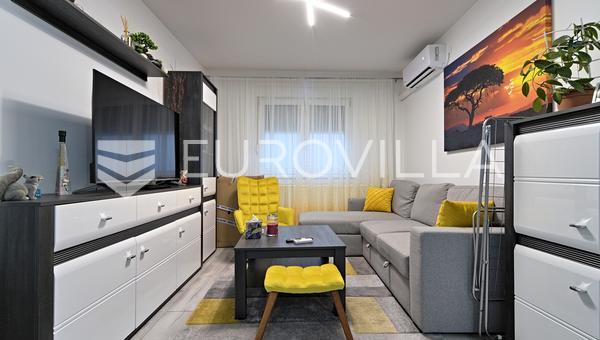 Eszék, Belváros - Berendezett és teljesen felújított 37 m²-es lakás eladó