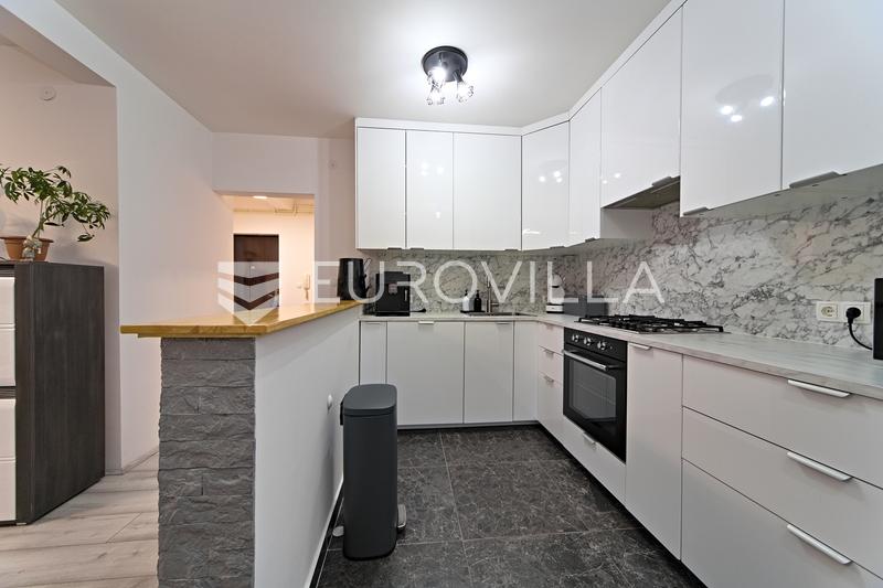 Osijek, Sentrum - Møblert og fullstendig renovert 37 m² leilighet til salgs - 3