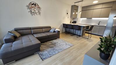 Zagabria, Remitenec, lussuoso monolocale con posto auto in garage, 55 m²