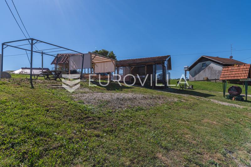 Strigova, Robadje - Maison avec une entreprise d'accueil établie - 3