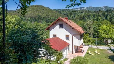Gorski Kotar, Brod na Kupi, casa completamente amueblada de 250 m², jacuzzi, garaje