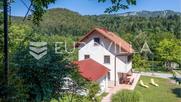 Gorski Kotar, Brod na Kupi'de, tam donanımlı 250 m² ev, jakuzi, garaj