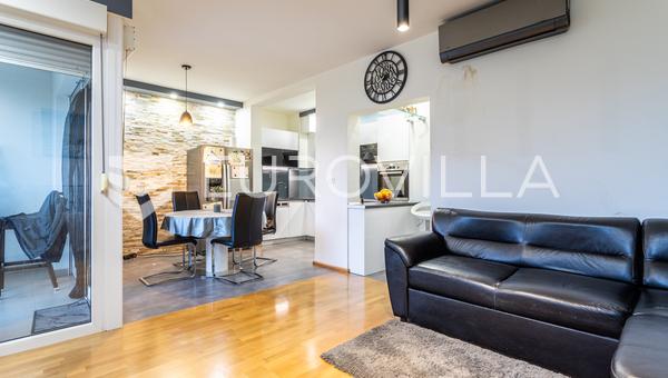 Split, Žnjan, apartamento confortável de dois quartos perto do mar.