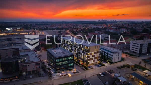 Isztria, Pula, modern apartmanház a városközpontban - lakás a 2. emeleten, hasznos alapterület 56,79 m2